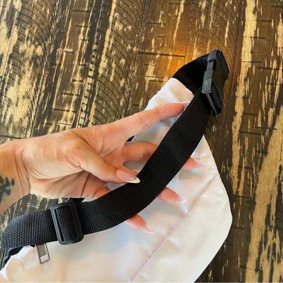 NIKE 🌟 BRAHAUS - White Fanny Pack Cross Body Bag - OS - Picture 9 of 13